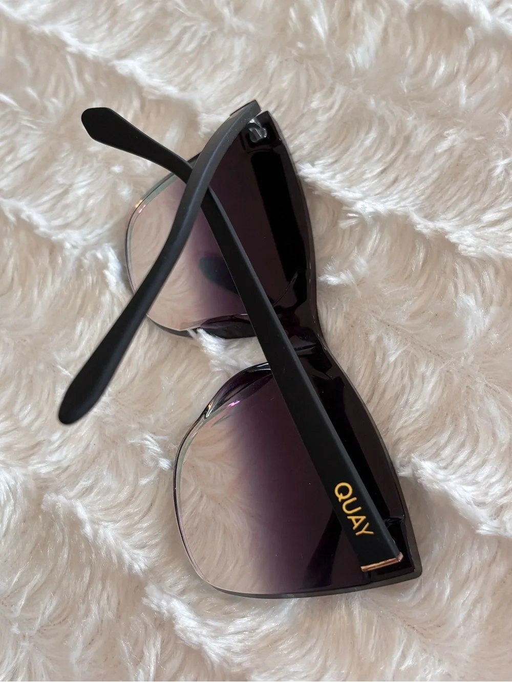 Quay Australia stylish shield